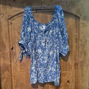 Lauren Conrad - NWT - Floral Blue Women's Top - Size 2X